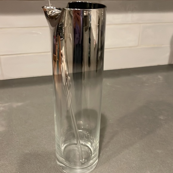 Dorothy, Thorpe pitchers clear with silver ombre and glass stirrer Rare vintage - Picture 3 of 5